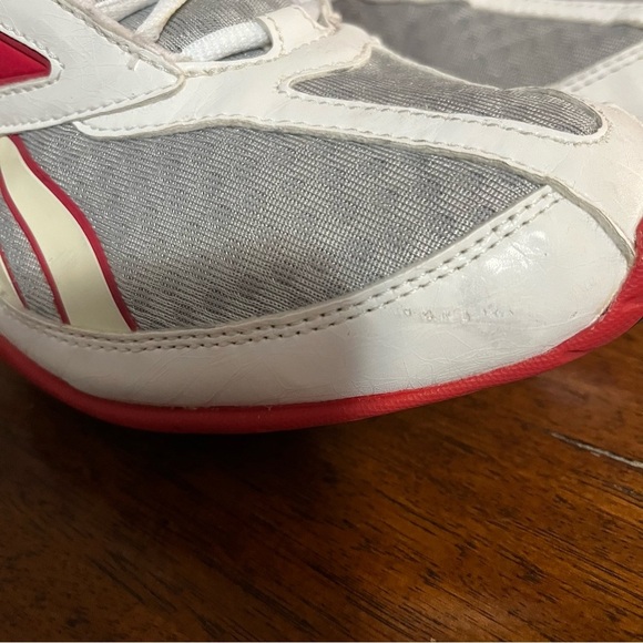 Reebok Womens Shoes Easy Tone
size 8.5.
Toning sneaker. Red, white with gray - Picture 11 of 12